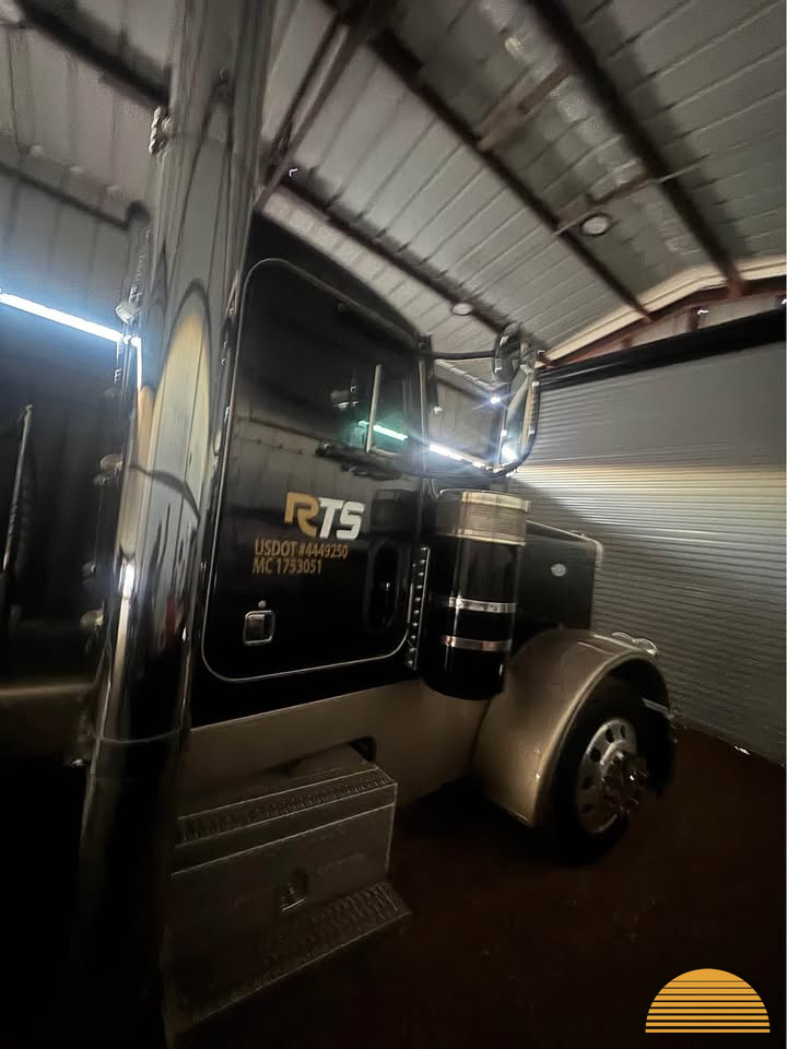 1993 Peterbilt 379 ext hood photo 13