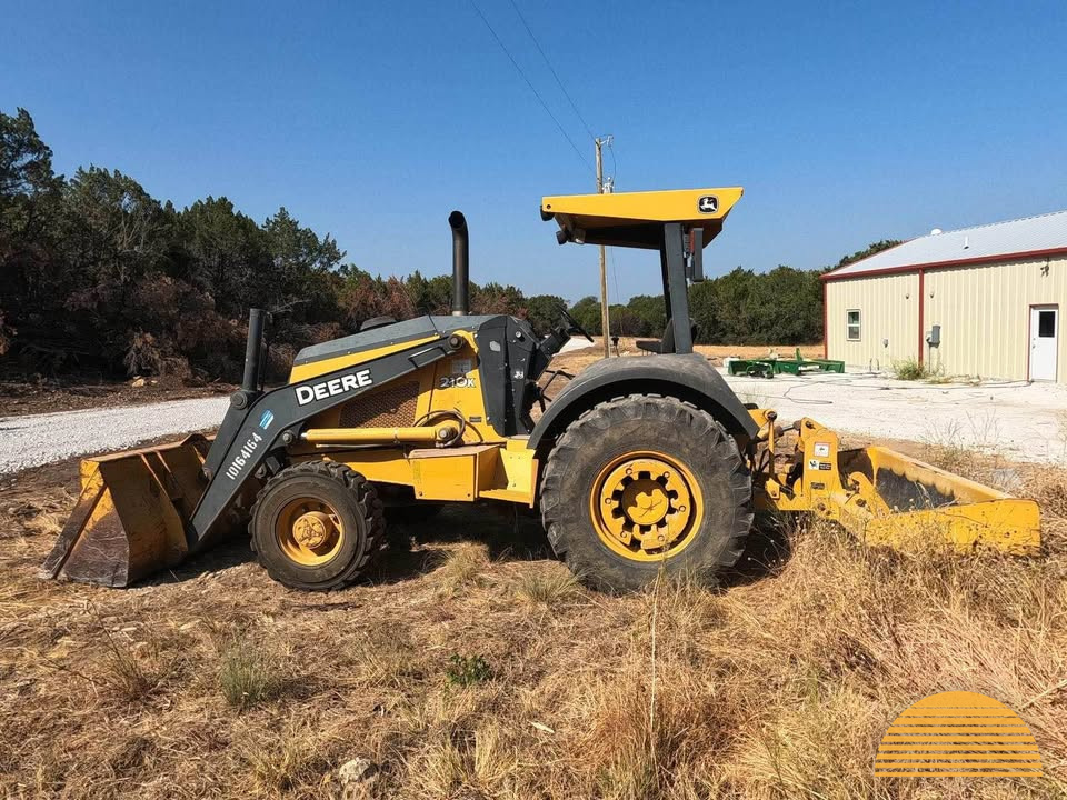 2013 John Deere 210k loader with box blade