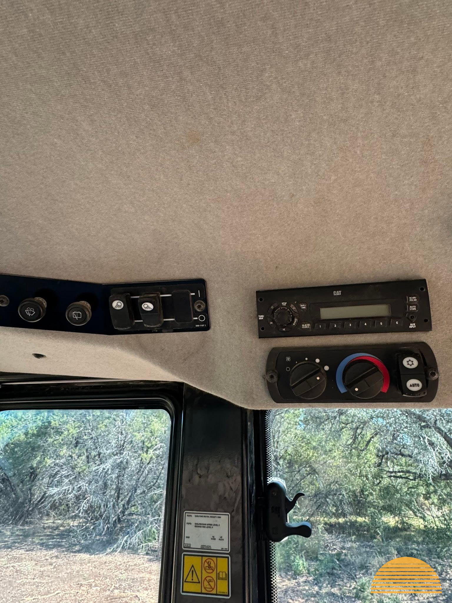 2016 CAT 953D photo 8