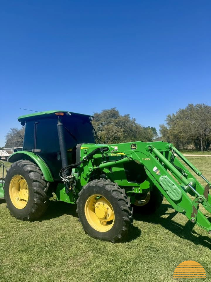 2018 John Deere 5100e photo 3