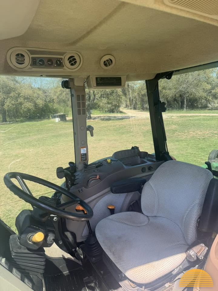 2018 John Deere 5100e photo 8