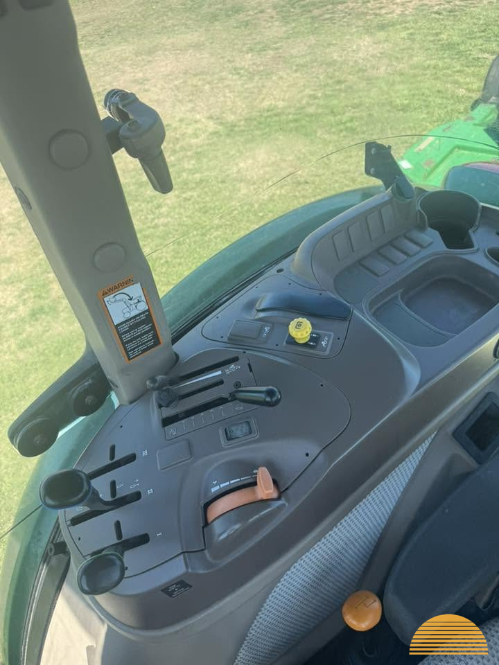 2018 John Deere 5100e photo 12