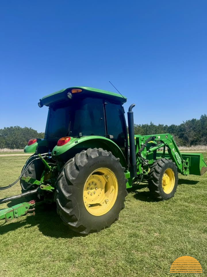2018 John Deere 5100e photo 5