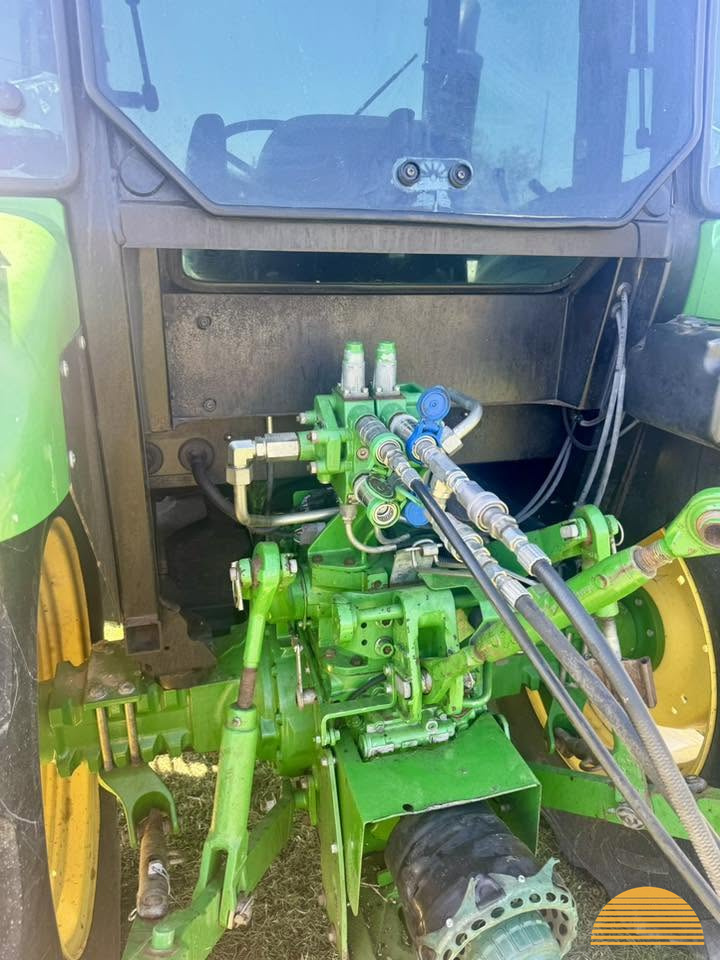 2018 John Deere 5100e photo 7
