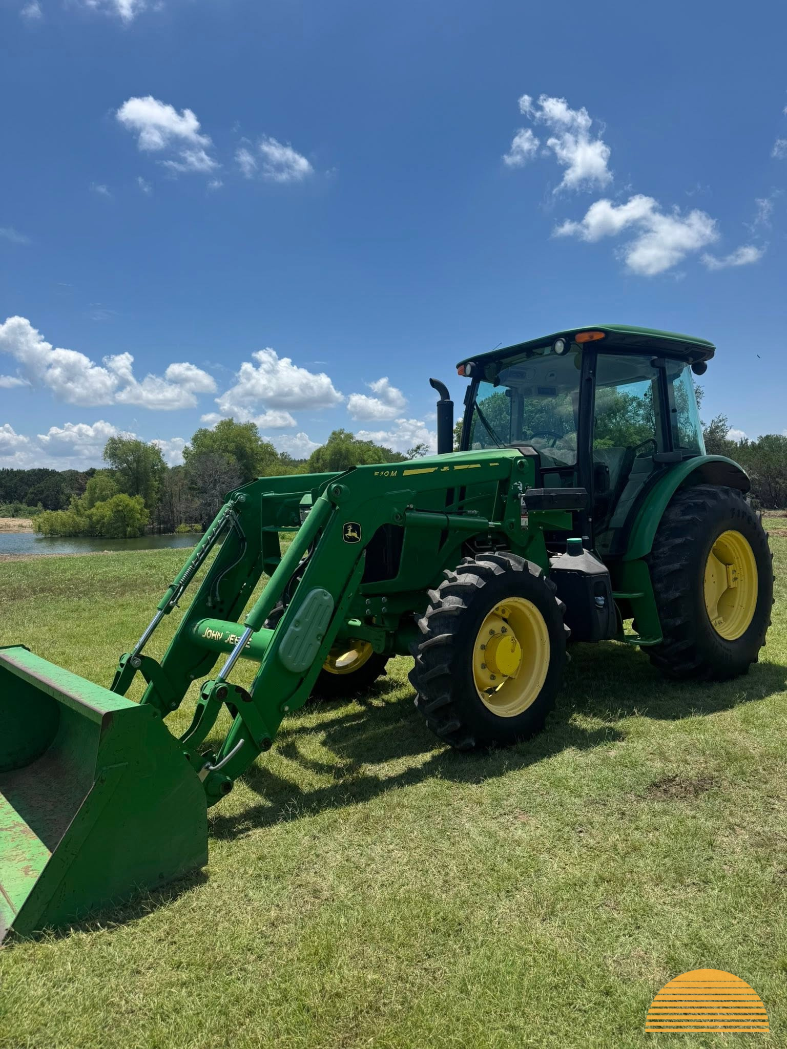2018 John Deere 5100e photo 2