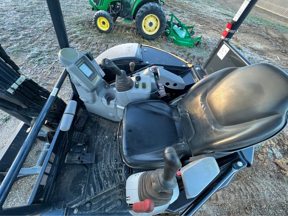 2020 John Deere 30G photo 10