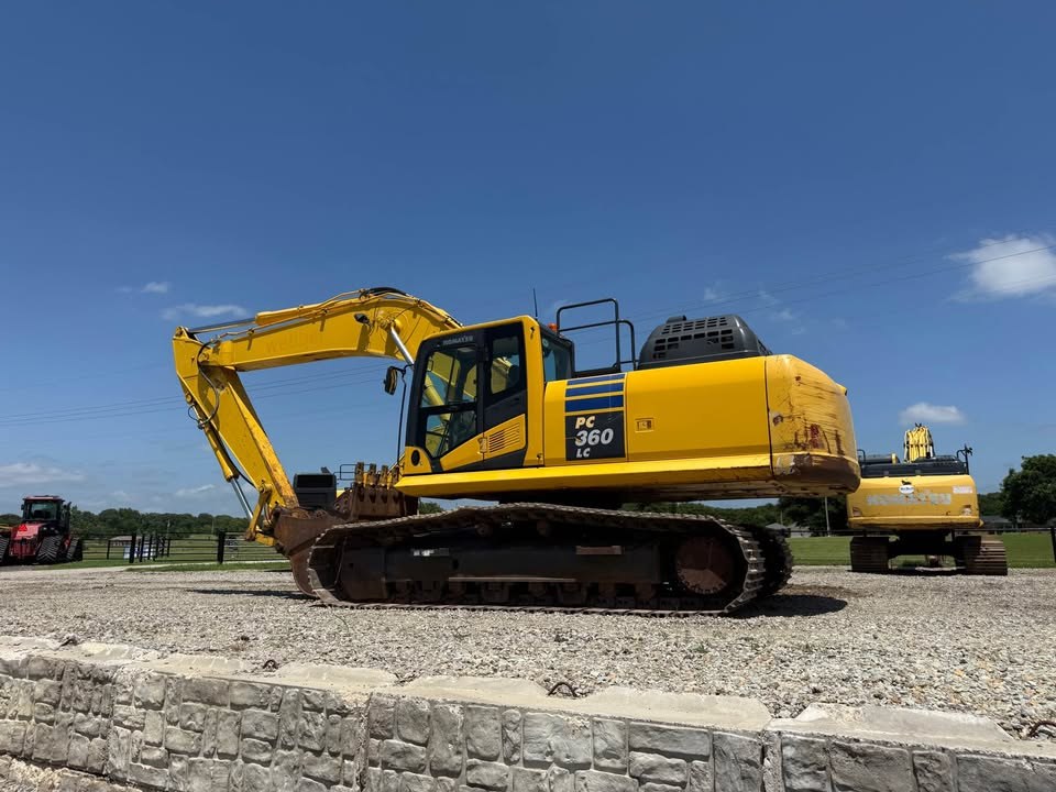 2022 Komatsu PC360 photo 2