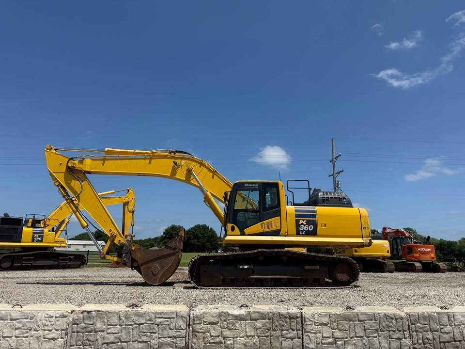 2022 Komatsu PC360