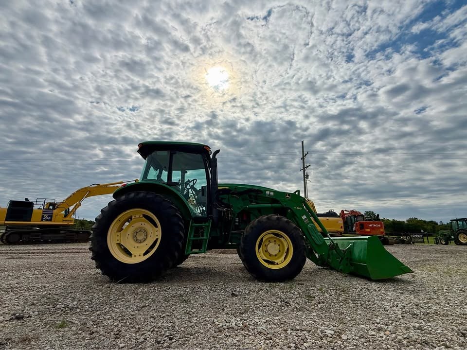 2015 John Deere 6105d 4x4 Tractor photo 5