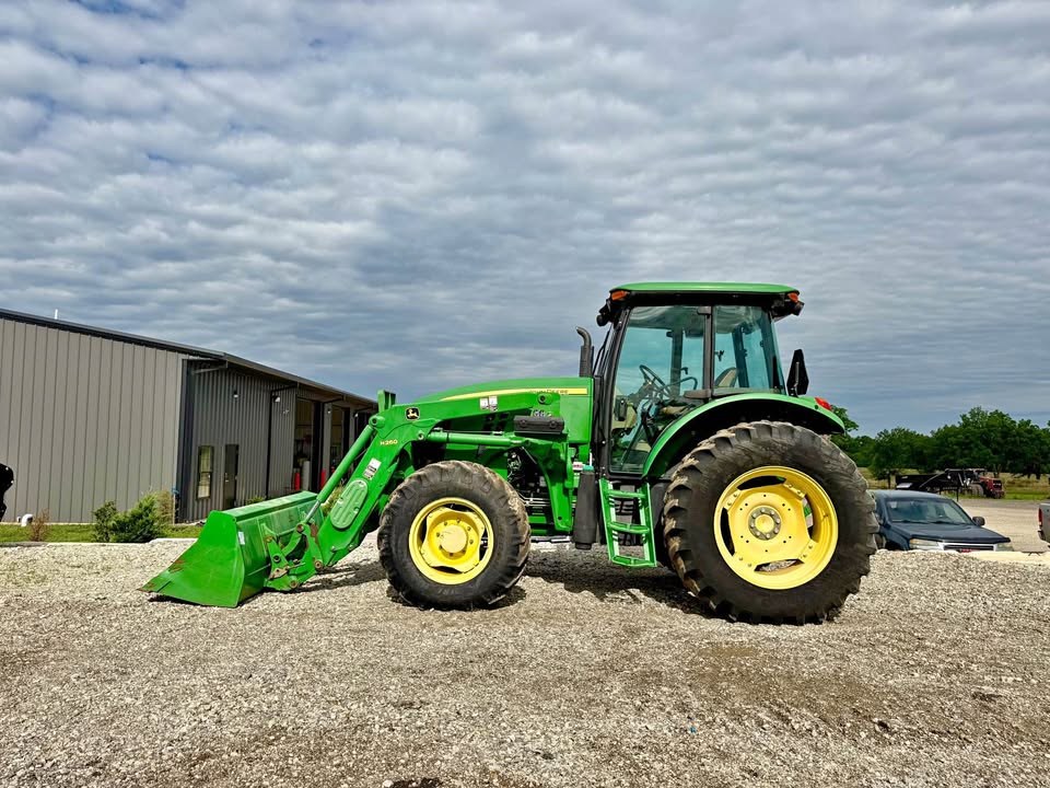 2015 John Deere 6105d 4x4 Tractor photo 2