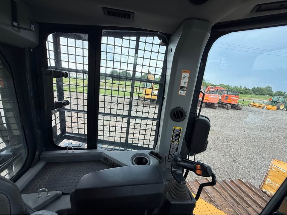 2022 John Deere 700L photo 18