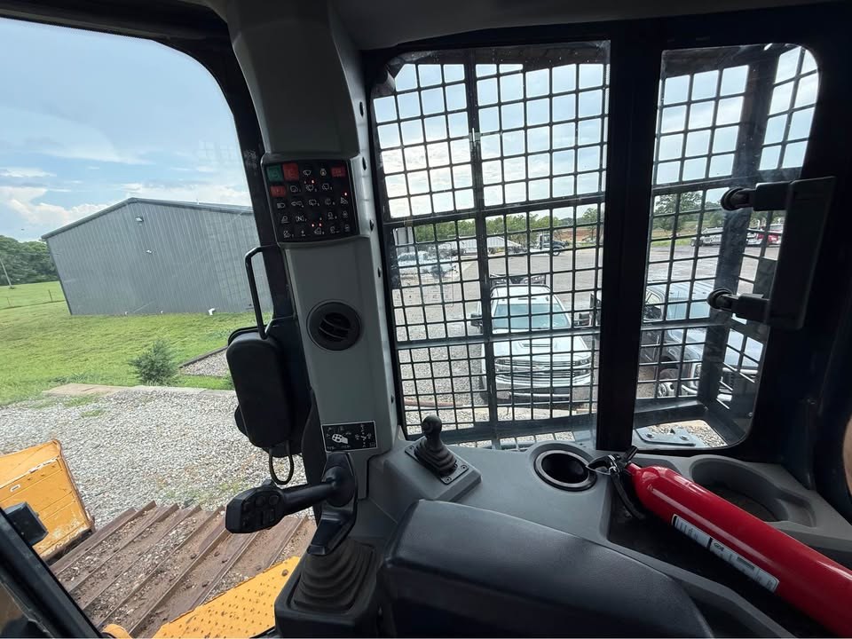 2022 John Deere 700L photo 16