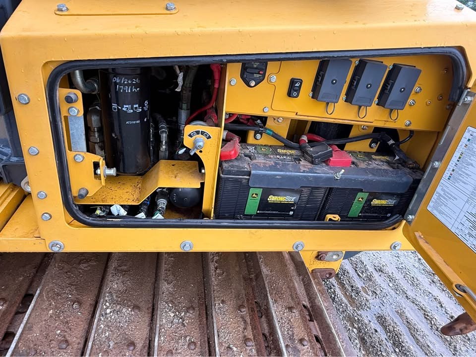2022 John Deere 700L photo 12