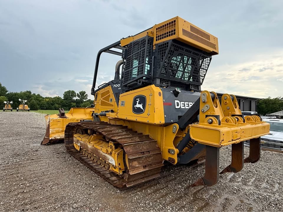 2022 John Deere 700L photo 3