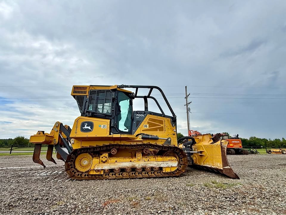 2022 John Deere 700L photo 9