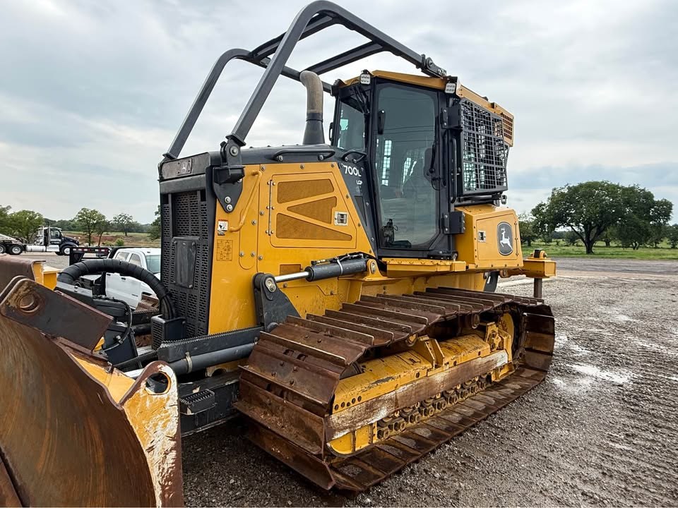 2022 John Deere 700L photo 10