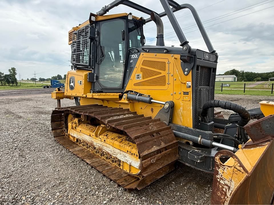 2022 John Deere 700L photo 7