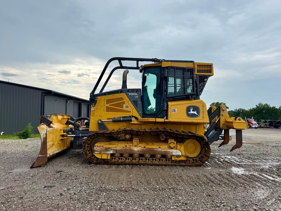 2022 John Deere 700L