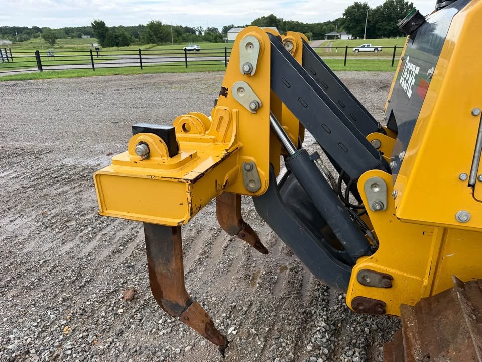 2022 John Deere 700L photo 11