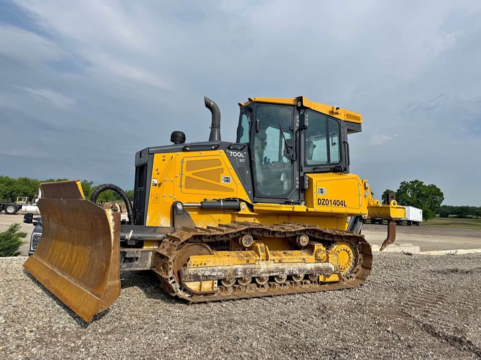 2022 John Deere 700L XLT photo 2