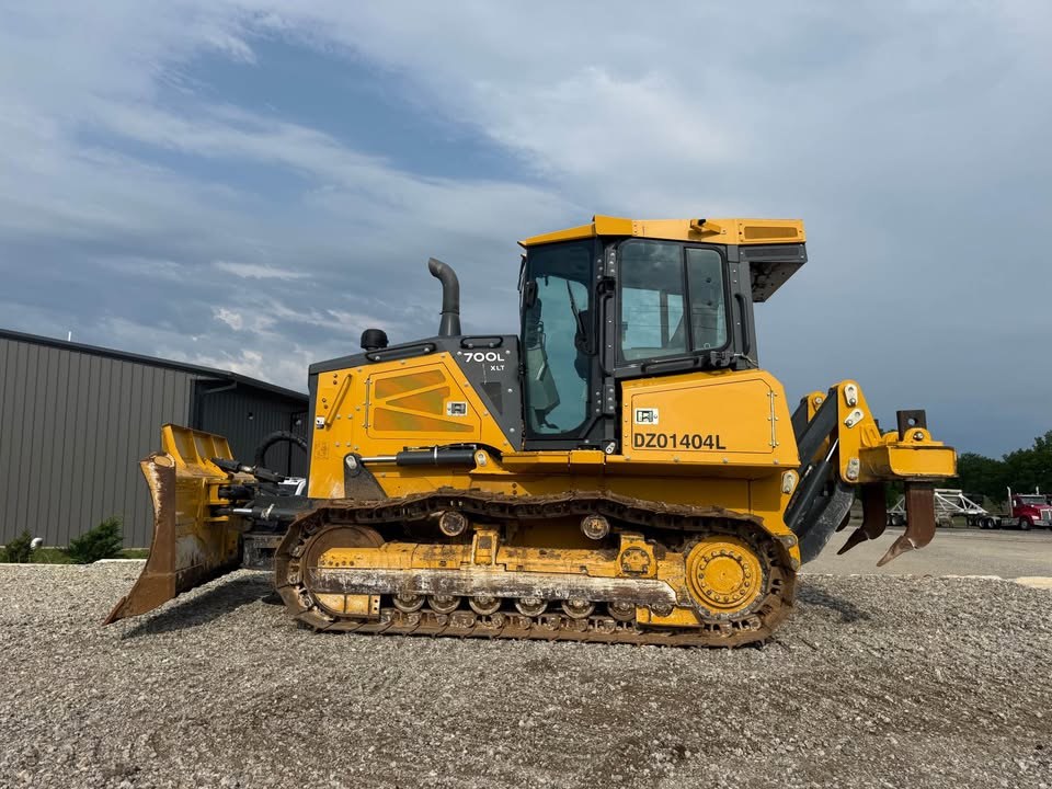 2022 John Deere 700L XLT