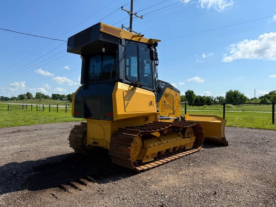 2023 John Deere 450 LGP photo 3