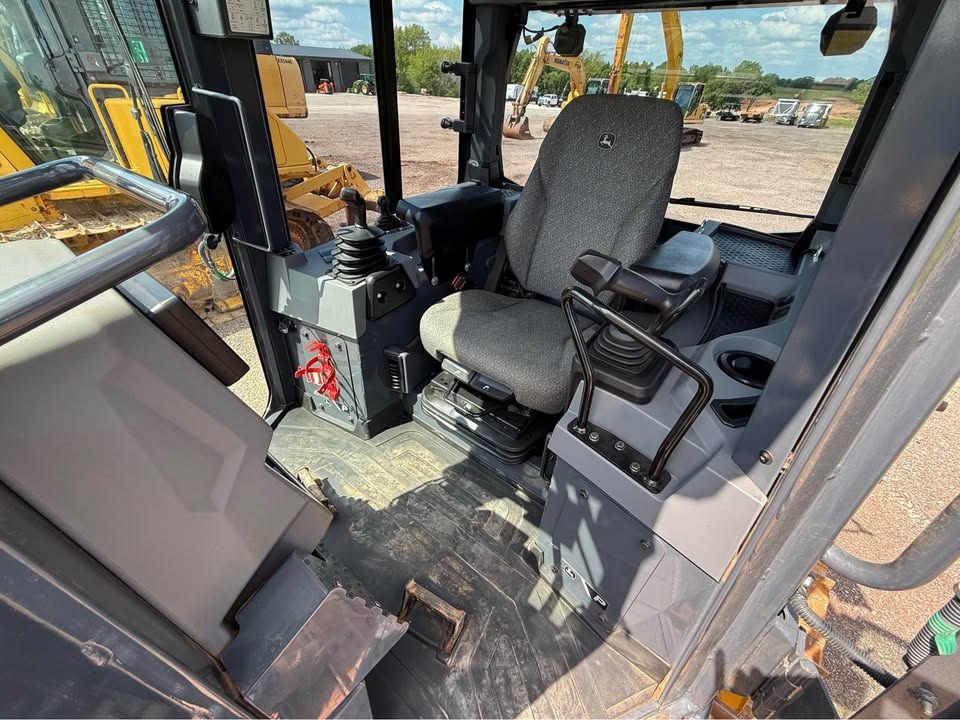 2023 John Deere 450 LGP photo 19