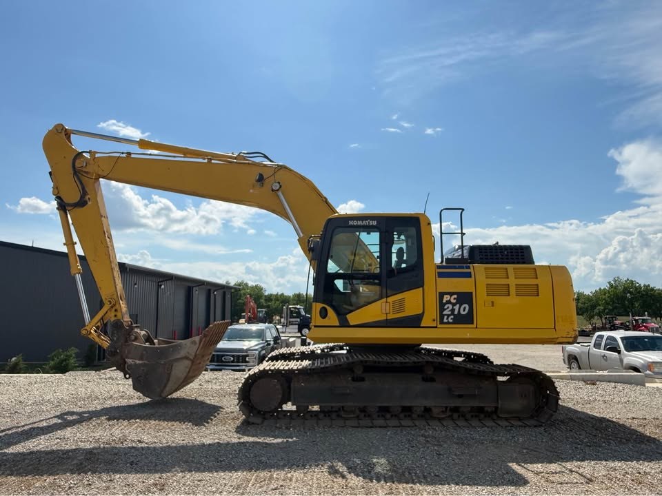 2021 Komatsu PC210 LC-11
