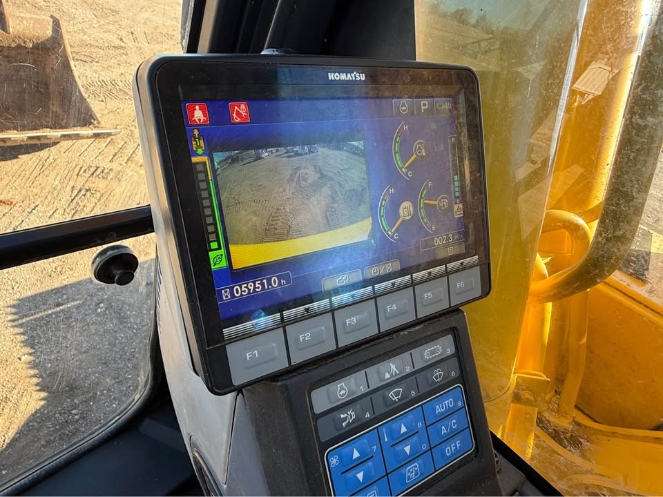 2021 Komatsu PC240 LC-11 photo 10