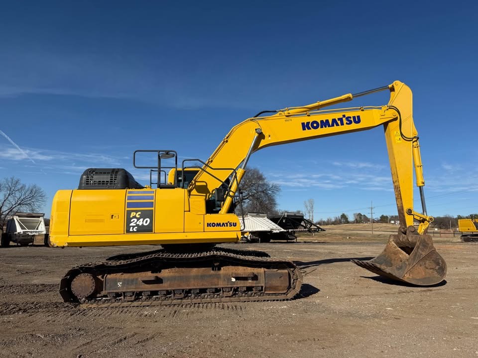 2021 Komatsu PC240 LC-11 photo 4