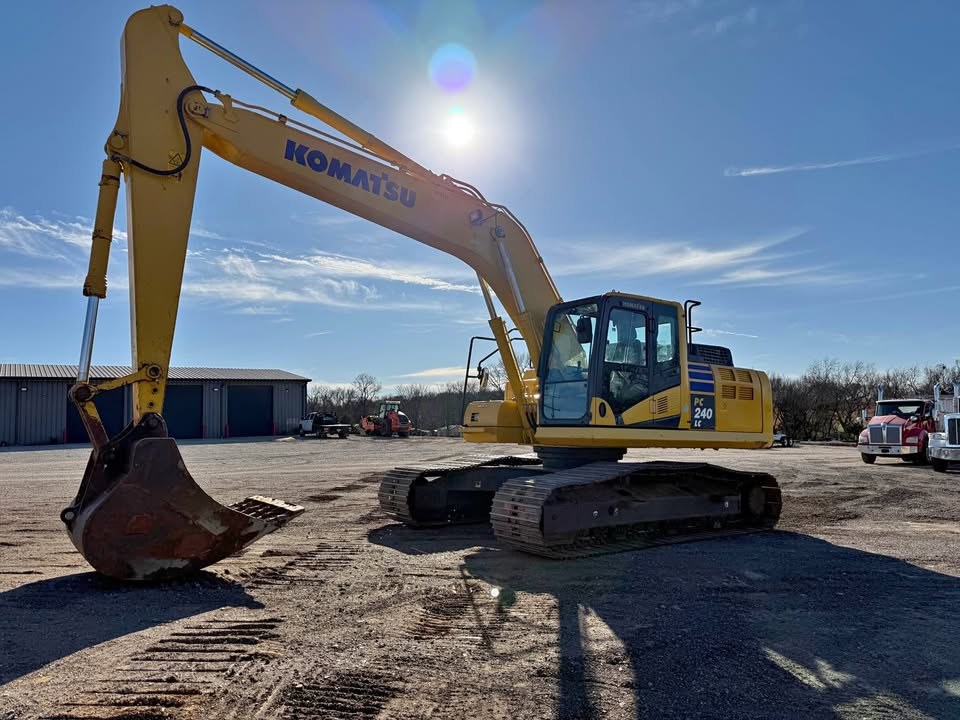 2021 Komatsu PC240 LC-11 photo 6