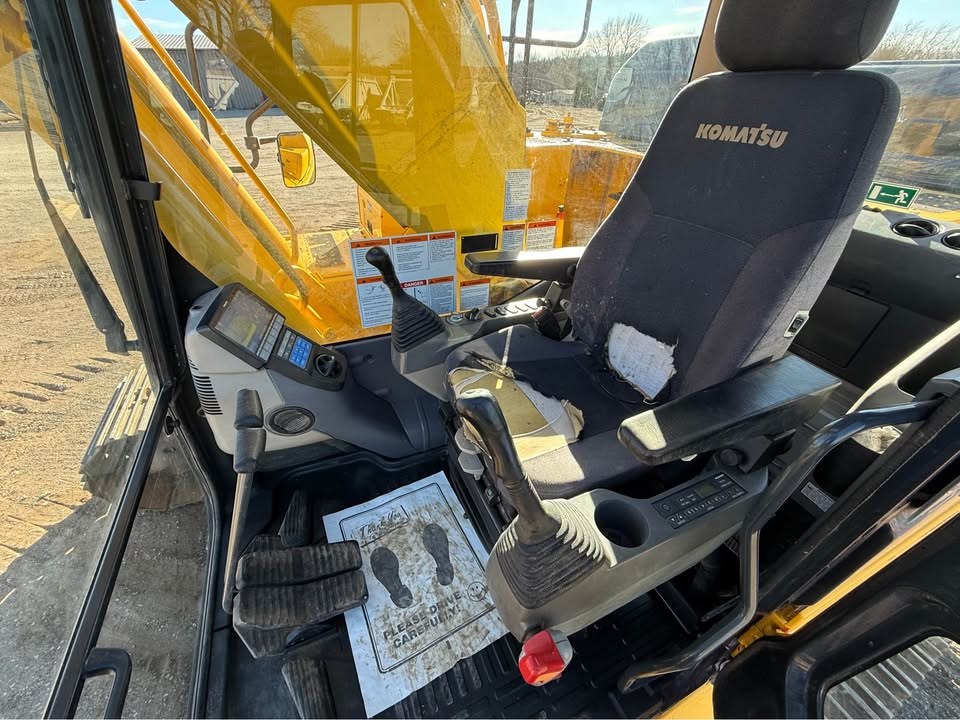 2021 Komatsu PC240 LC-11 photo 11