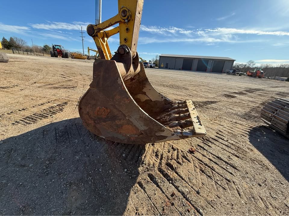 2021 Komatsu PC240 LC-11 photo 8