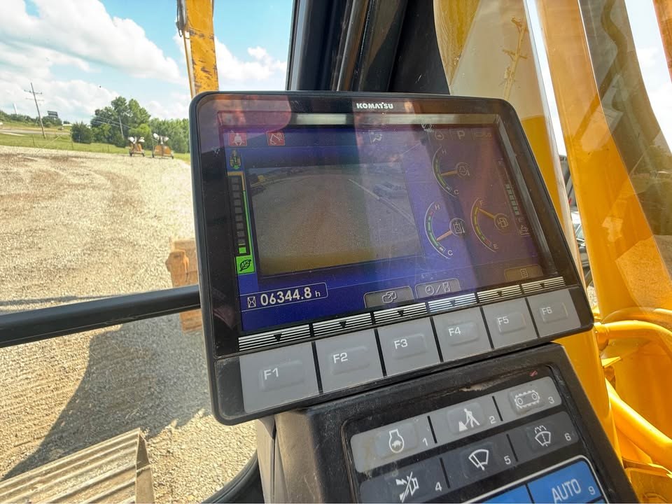 2021 Komatsu PC210 LC-11 photo 5